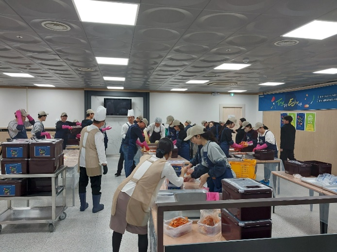 Participation and Donation for Kimjang at Chungbuk Hyeneung Nursery
