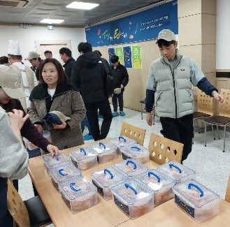 Participation and Donation for Kimjang at Chungbuk Hyeneung Nursery
